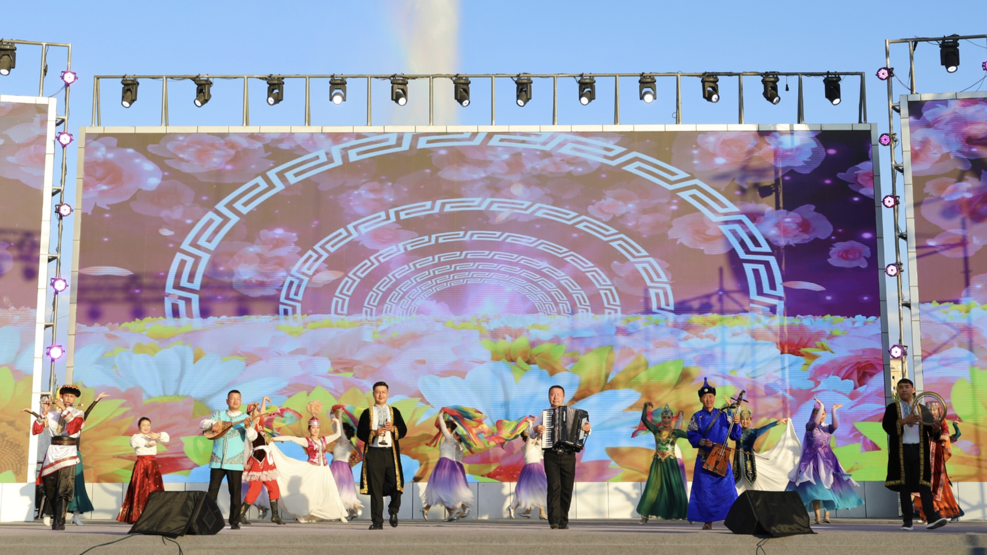 2025新疆塔城乌苏啤酒节火热启幕